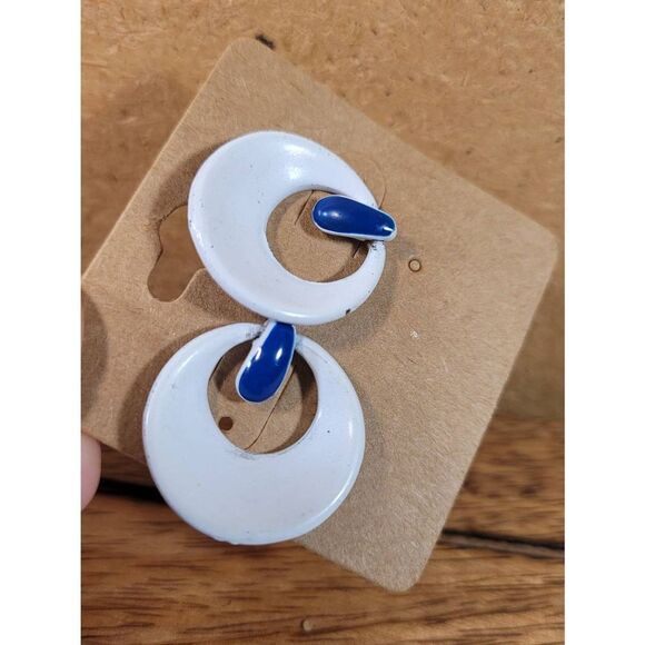 Vintage Blue and White Dangle Earrings - Picture 4 of 5